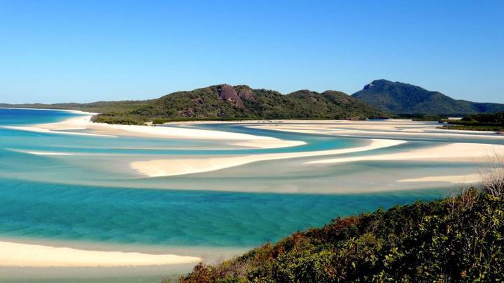 Brisbane to Cairns Experience: Sand Dunes & the Whitsundays (G Adventures)