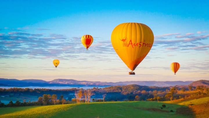 1-Hour Sunrise Balloon Flight, Bubbles & photos (Hot Air)