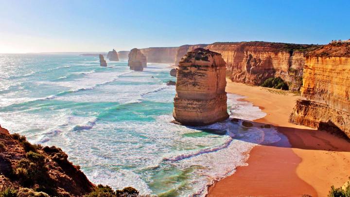 Great Ocean Road Reverse Tour: 12 Apostles & Loch Ard Gorge (Royal Discovery)