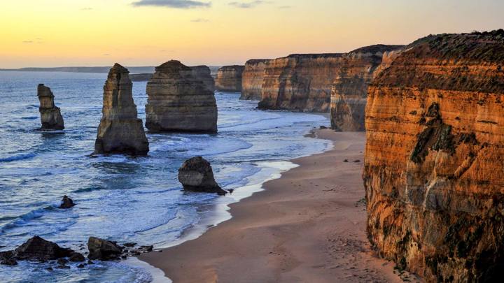 Great Ocean Road, 12 Apostles & Wildlife Tour (Wine Hop And Coastal Tours)