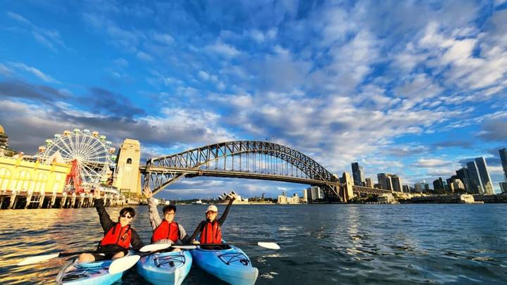 Sydney: Opera & Harbour Bridge Small-Group Kayak Tour