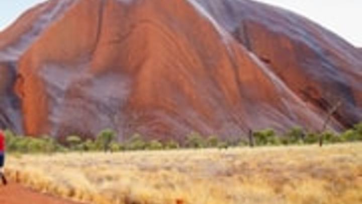 Uluru: Guided Walking Tour at Sunrise with Light Breakfast (AAT Kings)