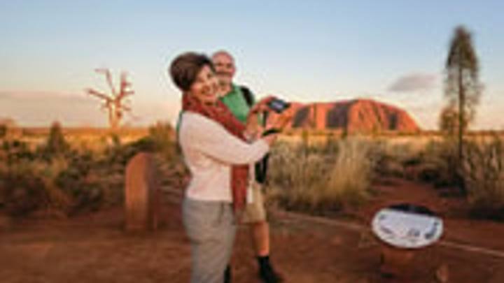Yulara: Uluru Sunrise and Kata Tjuta Day Trip by Bus (AAT Kings)