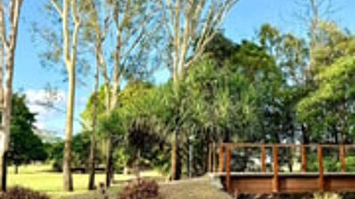 Airlie Beach: Whitsunday Greens Par 3 Golf Course & Transfer (Whitsunday Golf Tours)